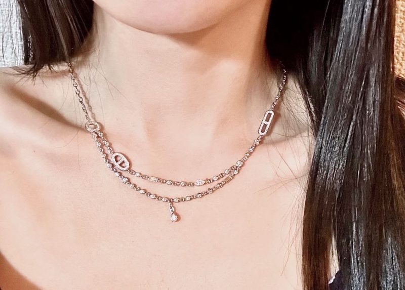 H**me5 necklaces